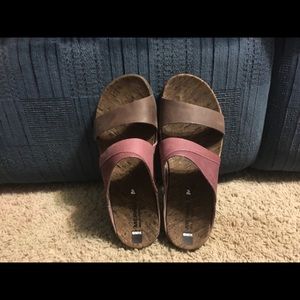 NWT - MERRELL sandals size 8